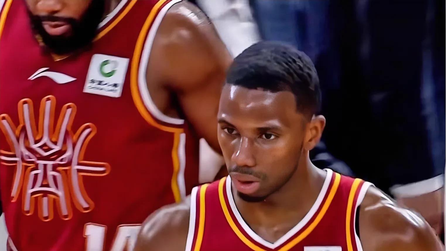 一夜三场大胜！山西力克辽宁，首钢19分不敌上海，深圳压哨绝杀！