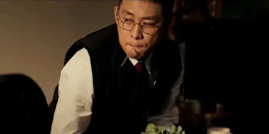 我发现了一个问题，就是《以法之名》，李光洁的演技比张译好多了！
张译饰演的洪亮，