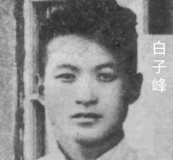 1933年，鬼子用尽了酷刑，也没有得到想要的情报，突然跪在受刑人的面前哀求道：“