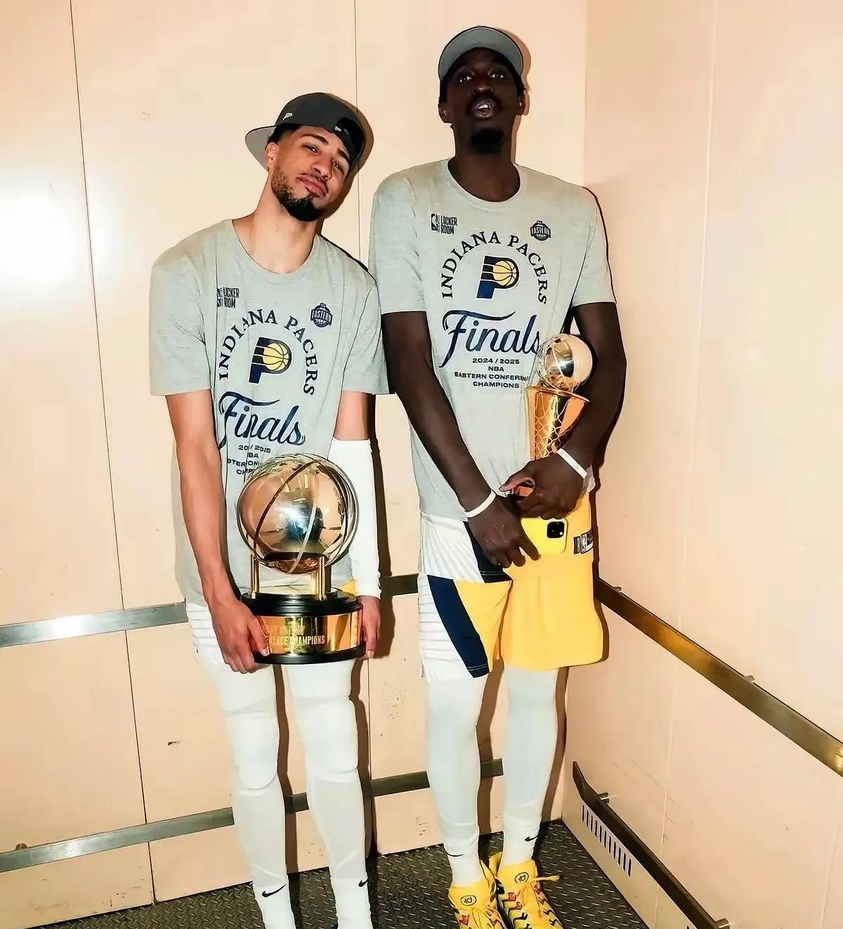 哈利伯顿无缘东决MVP，西亚卡姆实至名归。  这并非偶然，纵观NBA历史，最佳球