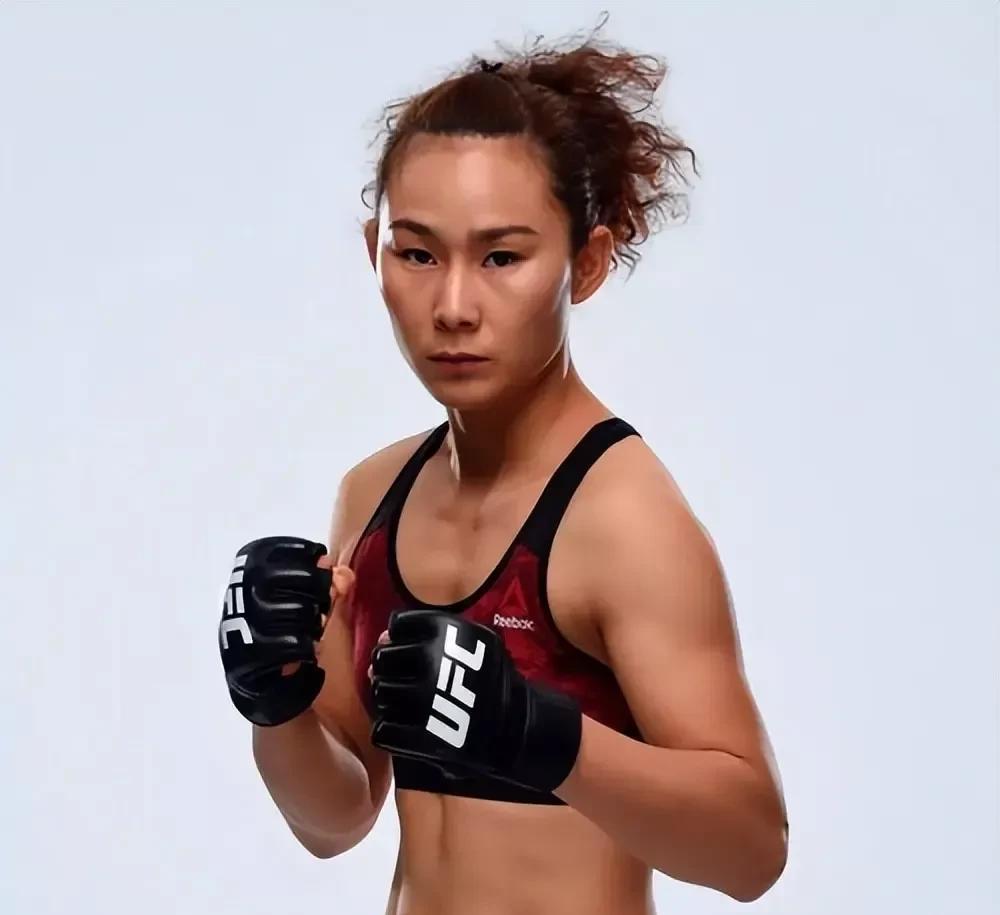 看闫晓楠在UFC的成绩怎么样！
闫晓楠在UFC开始打了四场比赛，
第五场比赛才轮
