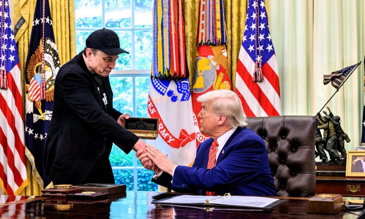 快讯！马斯克删贴了！
埃隆·马斯克在社交平台X上删除了指控美国总统唐纳德·特朗普