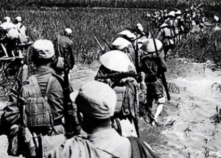 1939年，冀东抗联总司令高志远去开会，萧克对他说：“配枪不错。”高志远把手枪交