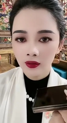 史无前例的倾城雅安娜要接PK了，赵总劝她别接，说这是老盛的阴谋。赵总说：“我上午