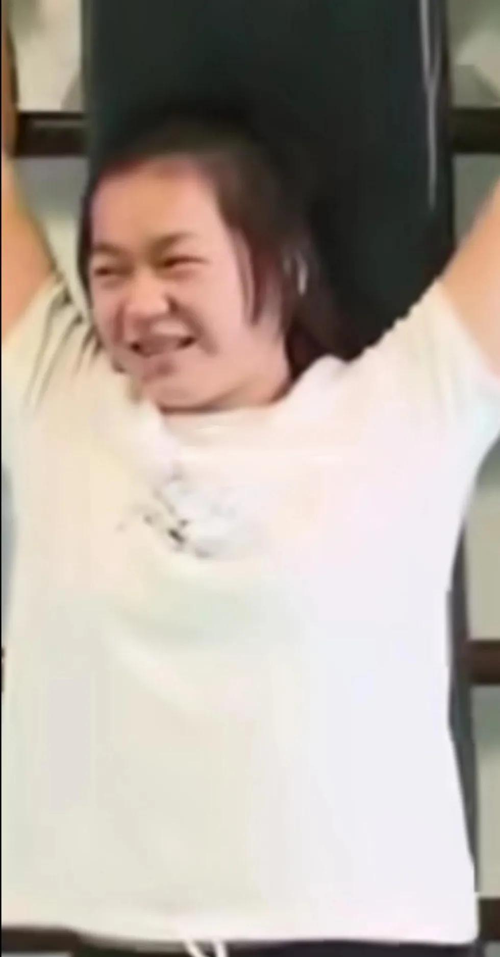 从全红婵最新生活现状来看，她的体态明显开始了发福！
没有进行系统训练的小红，现在