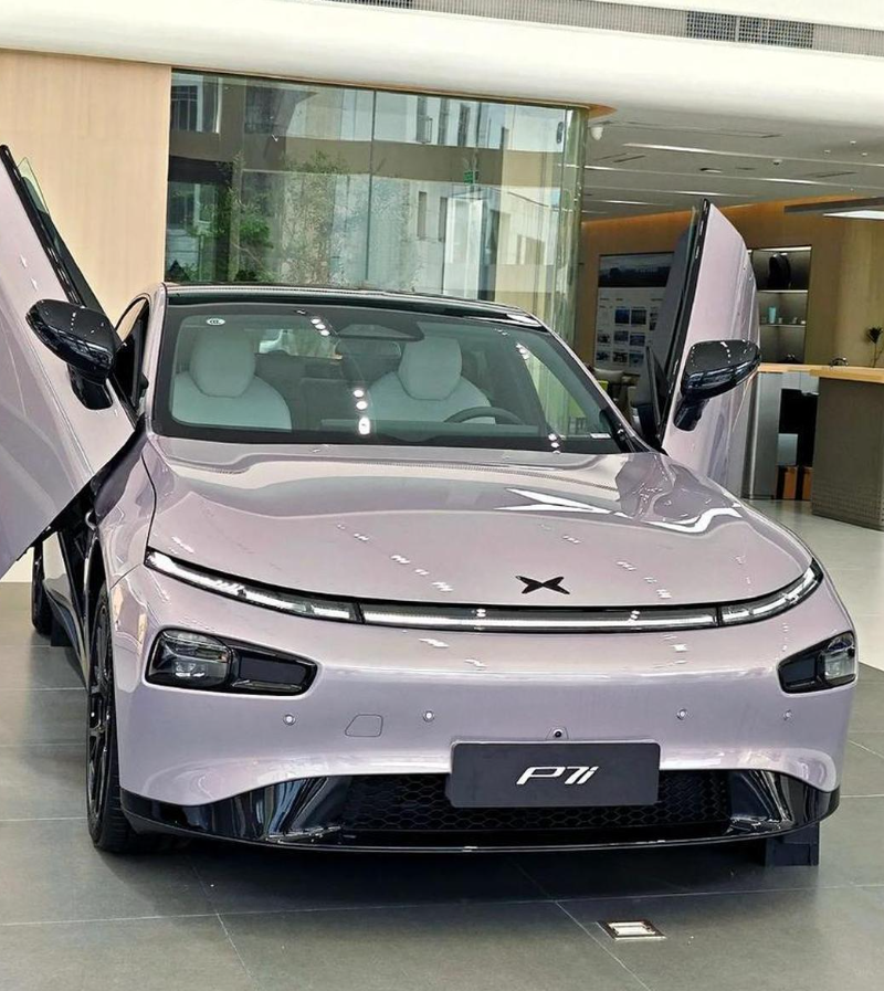 小鹏P7i有哪些优势
对比23款汉FSD可变阻尼悬架，小鹏除了自动驾驶方面，还有