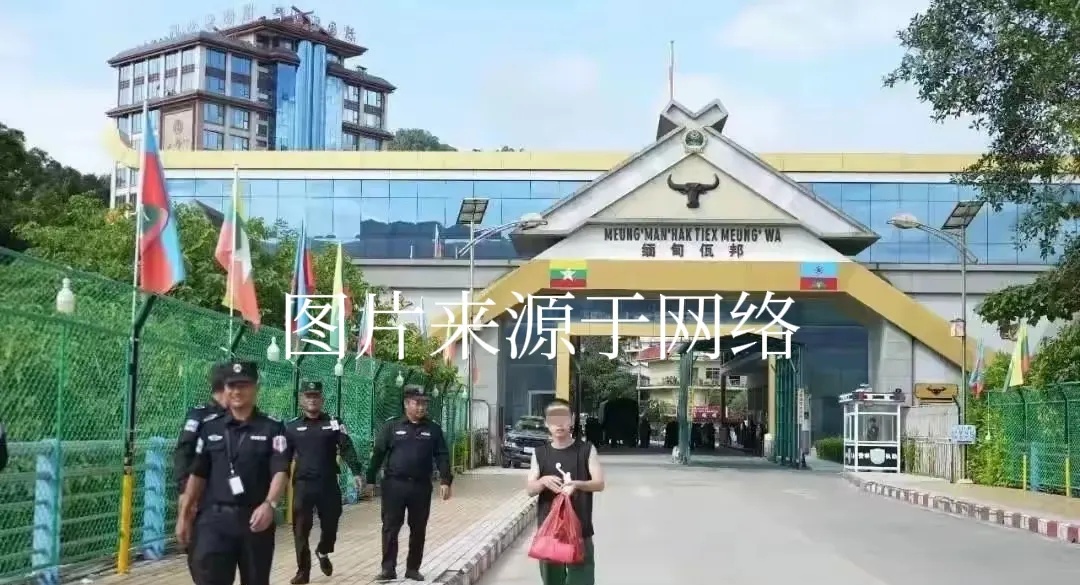 19岁高考生被卖到缅甸后终于平安回来了，真是谢天谢地！



据他说，负责人看他