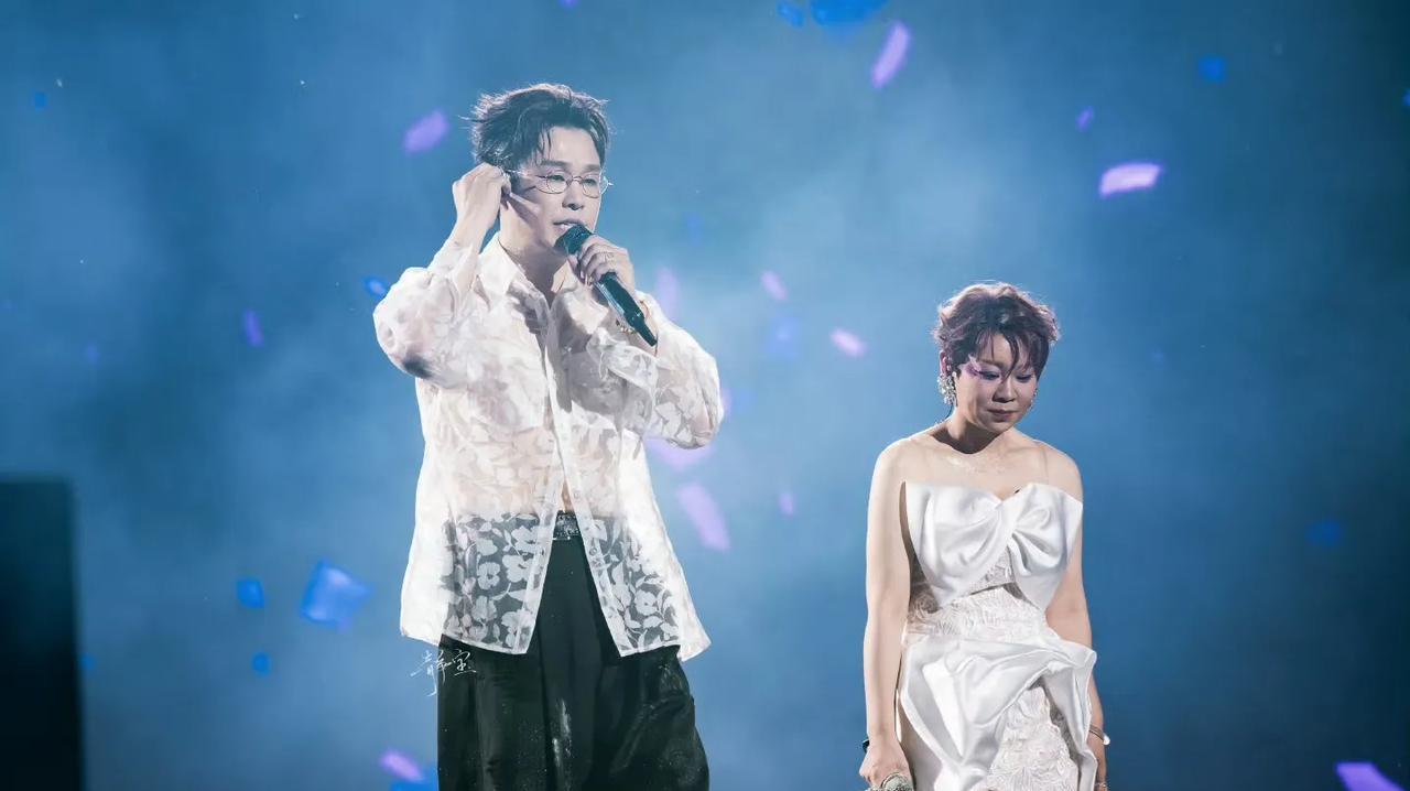 突然能理解小沈阳夫妇这两年为什么疯狂开演唱会了
小沈阳的女儿沈佳润在韩国出道了，