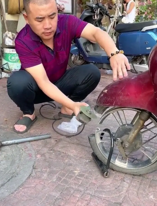 他人还真好 帮忙开锁还不收钱