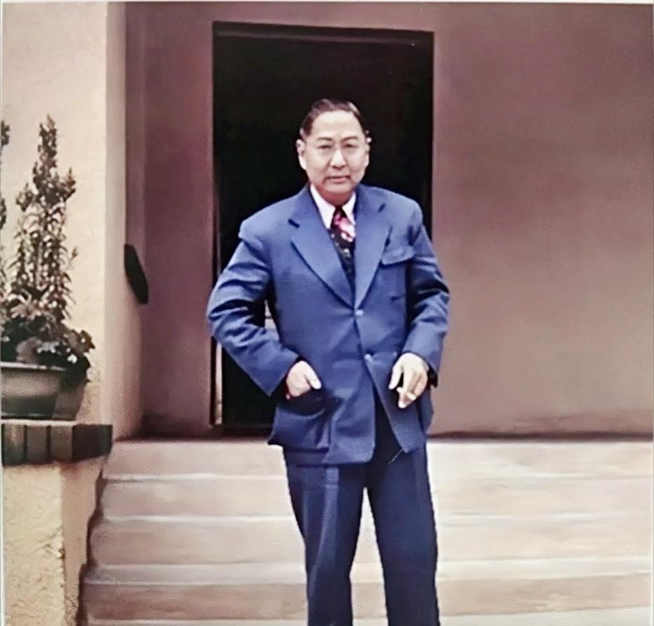 照片中的这位是一位民国时期的历史名人，曾与李宗仁竞争过国民党″副总统″职位，失利