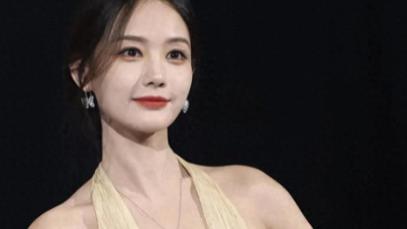 李一桐深V礼服杀疯红毯！教科书级天鹅颈教你什么叫高级性感‌