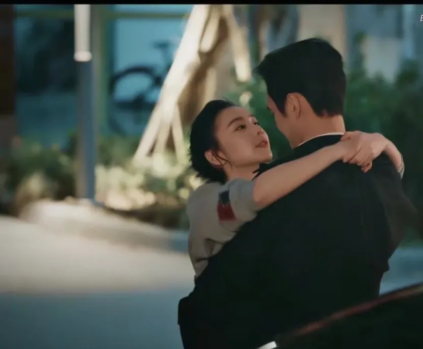 高叶和袁弘在《亲爱的仇敌》里演情侣，观众直呼没CP感。不是颜值问题，是高叶的嗓音