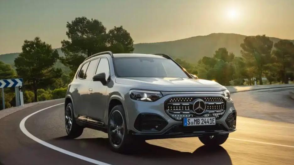 全新一代奔驰GLB官图发布 提供燃油和纯电动力