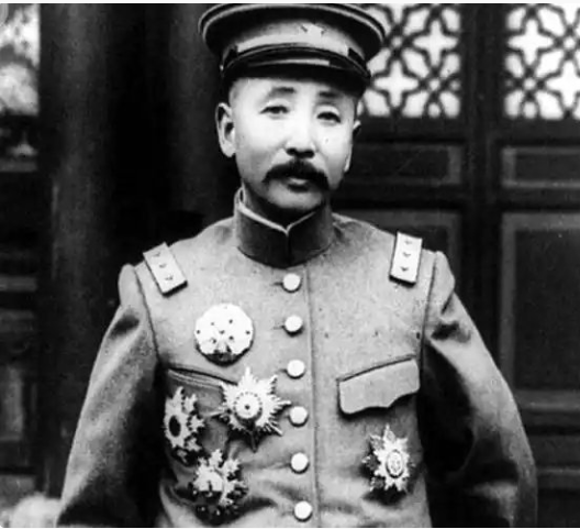 奉天为什么改名为沈阳？

张作霖用奉天做抵押向日本借了10个亿，
最后把奉天改成