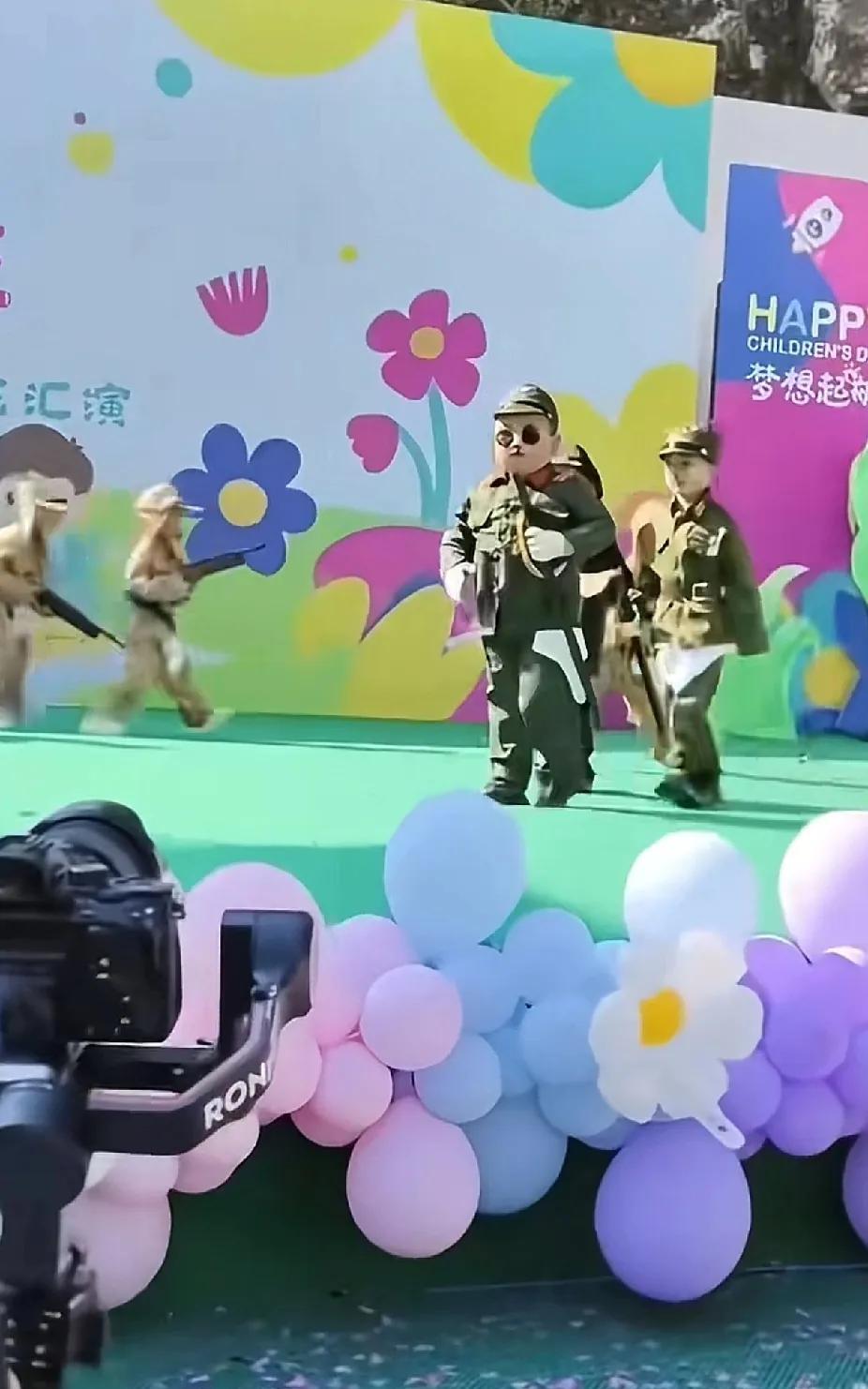 幼儿园的小朋友都知道演鬼子进村了[捂脸][捂脸]