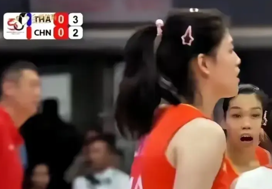 小老虎庄宇珊砸中的那个快四十岁的意大利女排自由人德吉纳罗不知道怎么样了！

世联