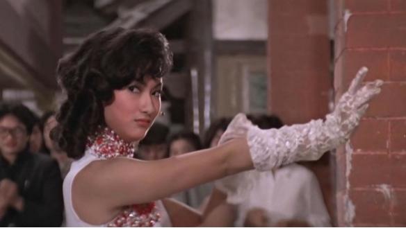 童年乞讨，中年自杀，晚年还这么猛，她不愧是“香港最牛影后”