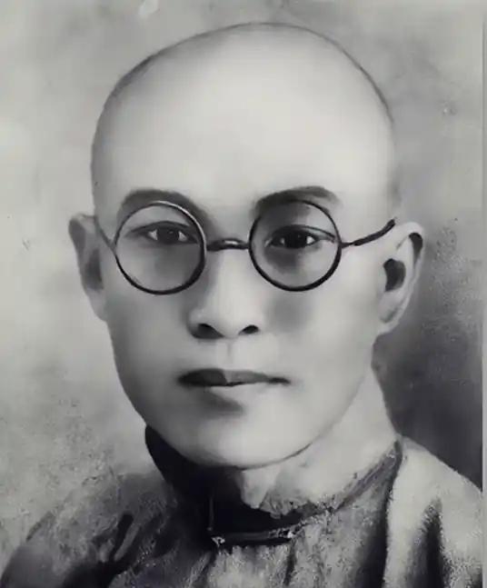 1956年，毛主席突然对秘书梅白说：“有一个人，白天除了我上厕所，随时可以见。”