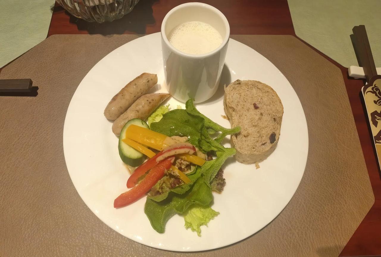 拇指烤肉肠
蔬菜千岛酱
法棍面包软