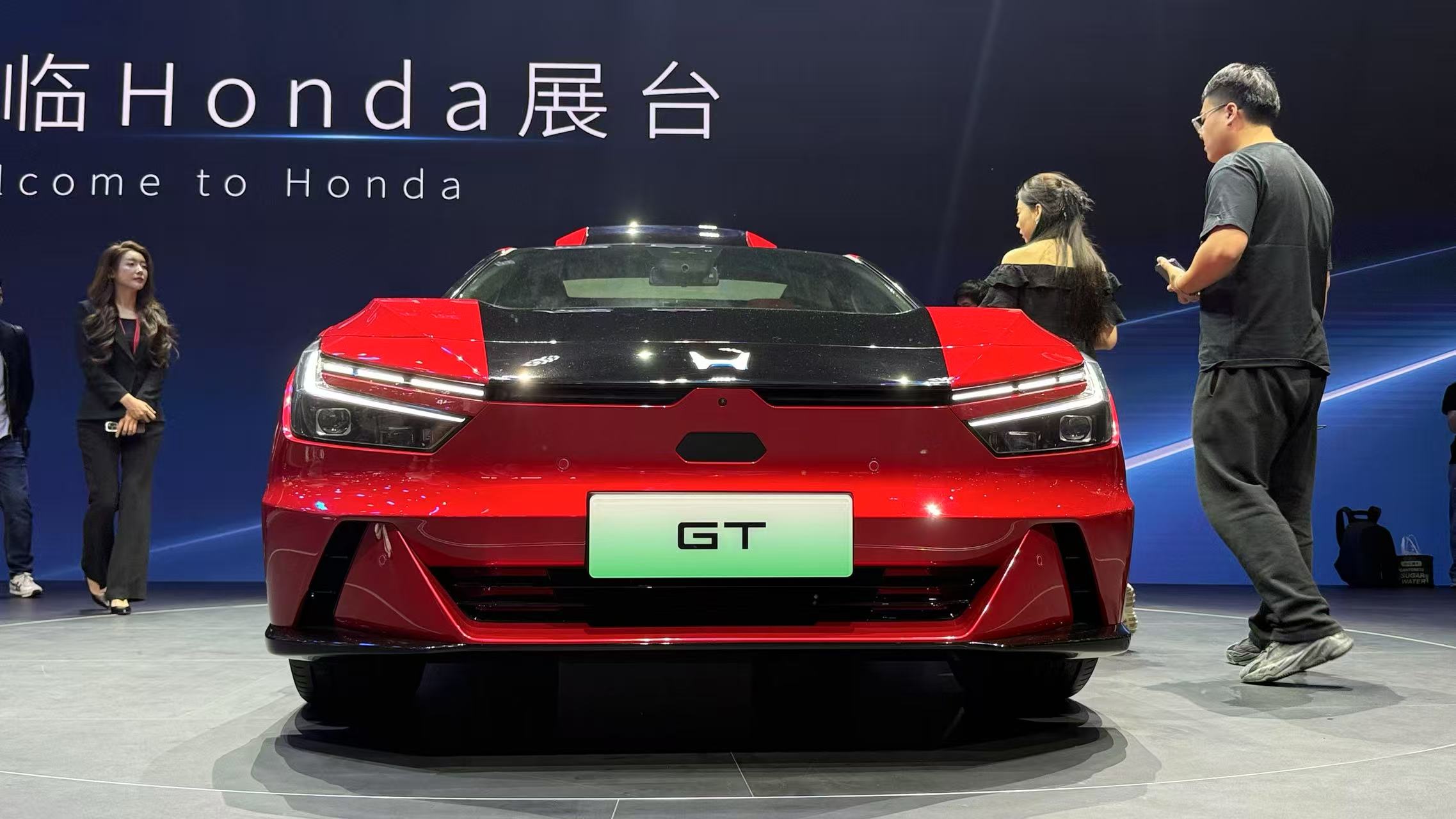 【实拍烨品牌GT：设计很运动，智能化将是一大看点】日前，烨品牌第二弹车型“GT”