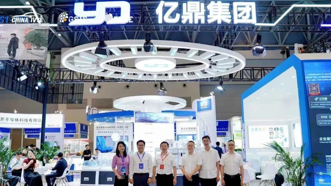 双视角OLED破局 车载显示迎技术奇点 2026重庆智能照明交互展领航产业变革