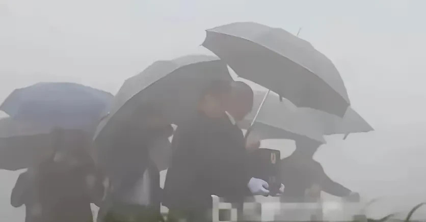 大S后事安排引热议











我的天哪！大S的葬礼居然下暴雨，这也太