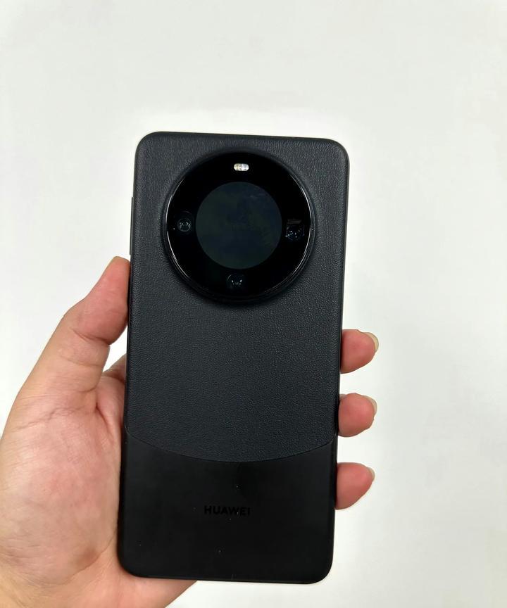 用一句话形容现在的Mate60Pro
食之无味，弃之可惜。
目前二手3K这个价位