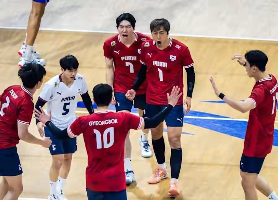 这次男排世锦赛首轮结果有点出人意料。韩国男排在C组被法国队打得毫无还手之力，三局