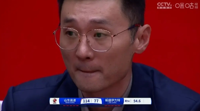 相信今晚上海家乡球队会给刘炜指导面子。他现在岌岌可危，因为新疆男篮上赛季是亚军，