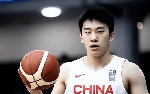 都是打亚洲杯比赛，女篮与男篮的差距咋就这么大呢。男篮亚洲杯打出了一个初生牛犊不怕