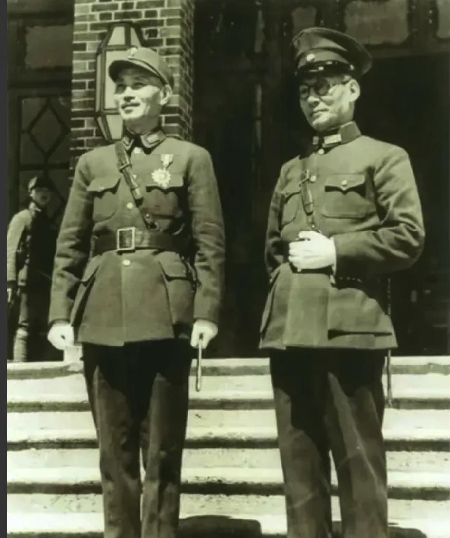 1947年7月，南京火车站，国民党上将龙云的儿子龙绳祖，刚下火车就被几个宪兵关押