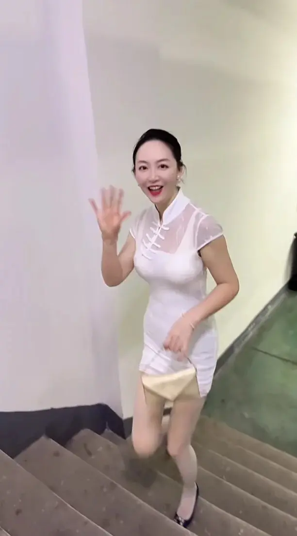 上班碰到邻居，吊牌不扯，是准备退货吗？