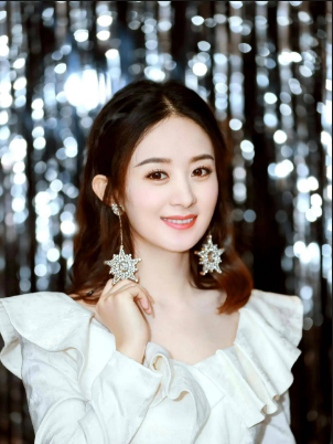 终于明白赵丽颖，
为啥不否认，也不承认新恋情了！
看她新造型，比男人还man，可