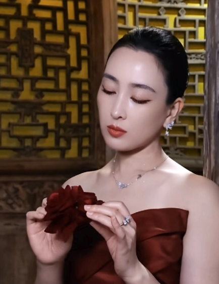 马苏越来越漂亮了，活出了自己，做自己最重要，重操旧业