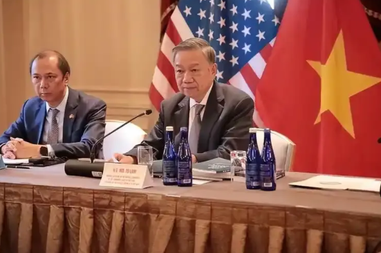 【为了让特朗普放过自己一马，越南“背刺”中国？】

众所周知，在特朗普的关税大棒