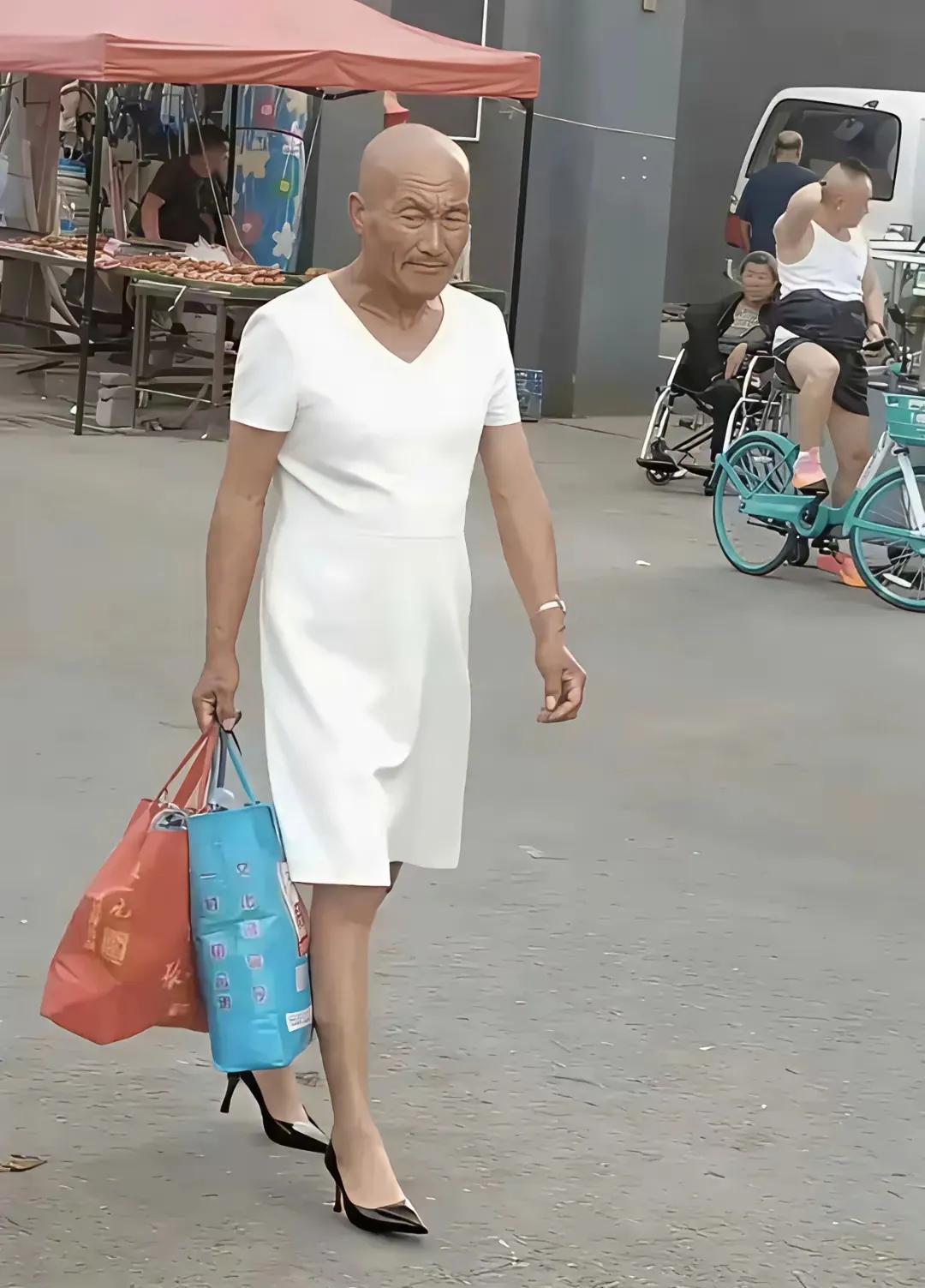 现在的AI真没人管了吗？
你们仔细看看大爷的腿和脚
这根本就不是一个人嘛
真是为