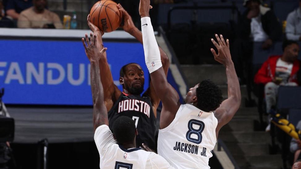 轰26分12板6助，砍23分16板10助！只拿360万底薪，威少又打成了超巨