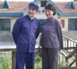 这是一张充满回忆的剧照，对于经常沉浸在电视剧世界中的老剧迷来说，或许能一眼认出这