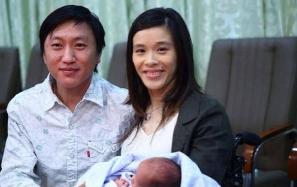 当年，“跳马皇后”桑兰瘫痪后拿到了128亿的赔偿。就在这时，照顾了桑兰九年的男友