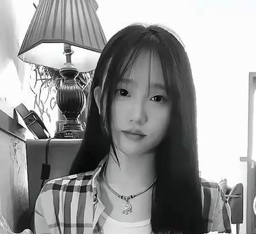 小米Su7的车速从116公里/小时降到97公里/小时，智能驾驶系统发现前方有路面