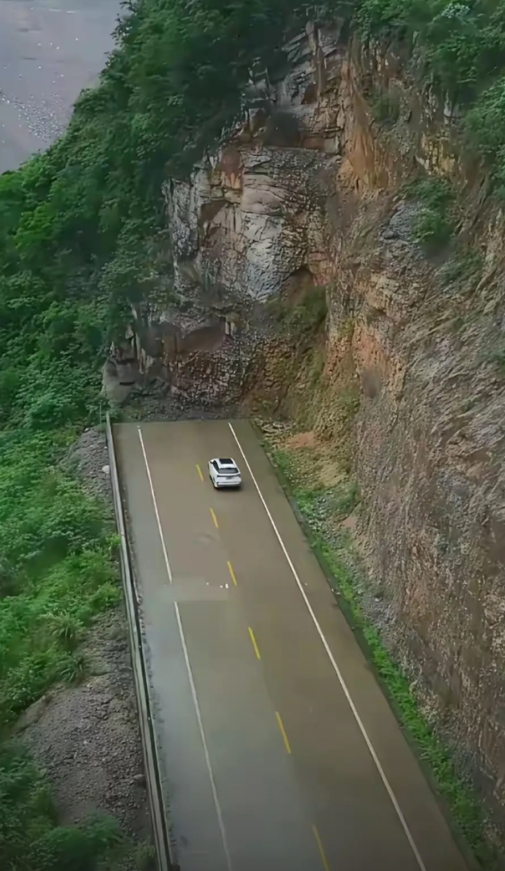 不懂就问，这条公路有什么意义？
