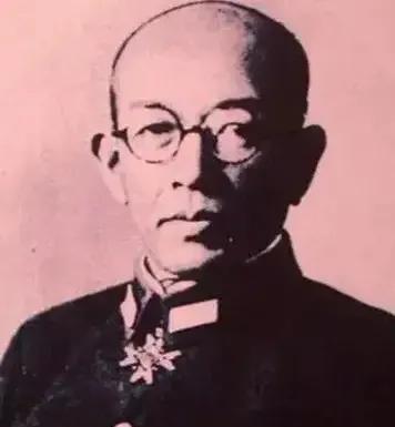 1939年，广西昆仑关战役中，日军少将中村正雄腹部被迫击弹的弹片击中。日本兵将他