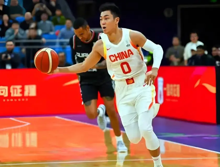 郭仕强遇到幸福的烦恼，男篮世预赛名单如何挑选:

1.后卫线

赵睿，胡明轩，廖