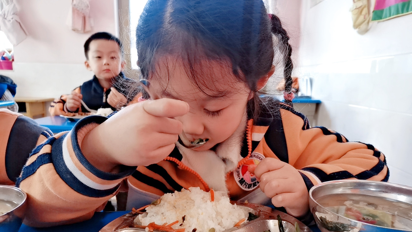 解决3岁孩子吃饭挑食，方法对了事半功倍。