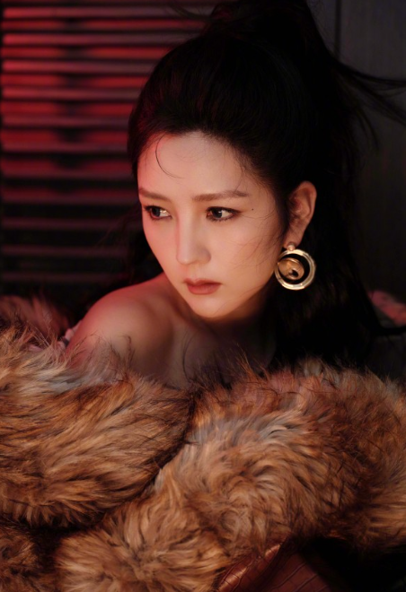 何洁的这超氛围感的妆造，超可以的！