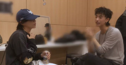 谁懂啊！丹妮又细心又有担当，伊能静才这么信任她～ 毕竟是相处过的好朋友，把娃交过