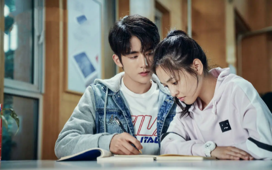 爸爸让高中的我辍学去他工厂打工，做一个瓷瓶给一分钱，可是每月房租就需要二百块