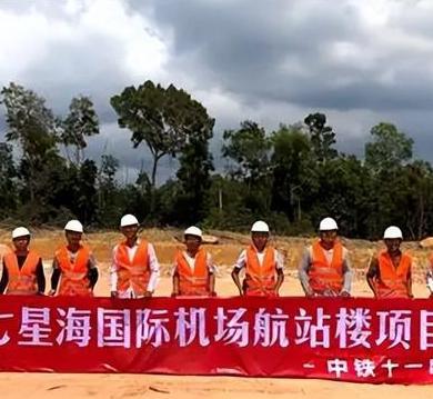 2016年，美国看上柬埔寨的基建项目。为了赢得先机，美国对其威逼利诱，大放厥词。