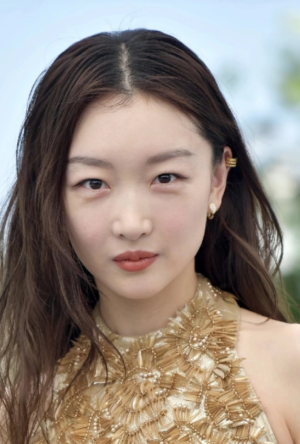 很多人讨厌周冬雨，原因还挺多。说她太有自己性格，不跟粉丝互动，样子又中规中矩，这