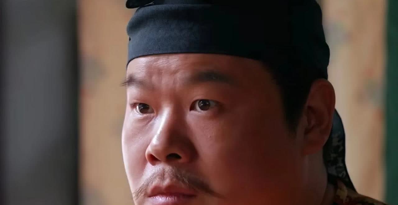 岳云鹏的心里落差得老大了，
他怎么也想不明白，
明明这个角色就很滑稽，为啥观
